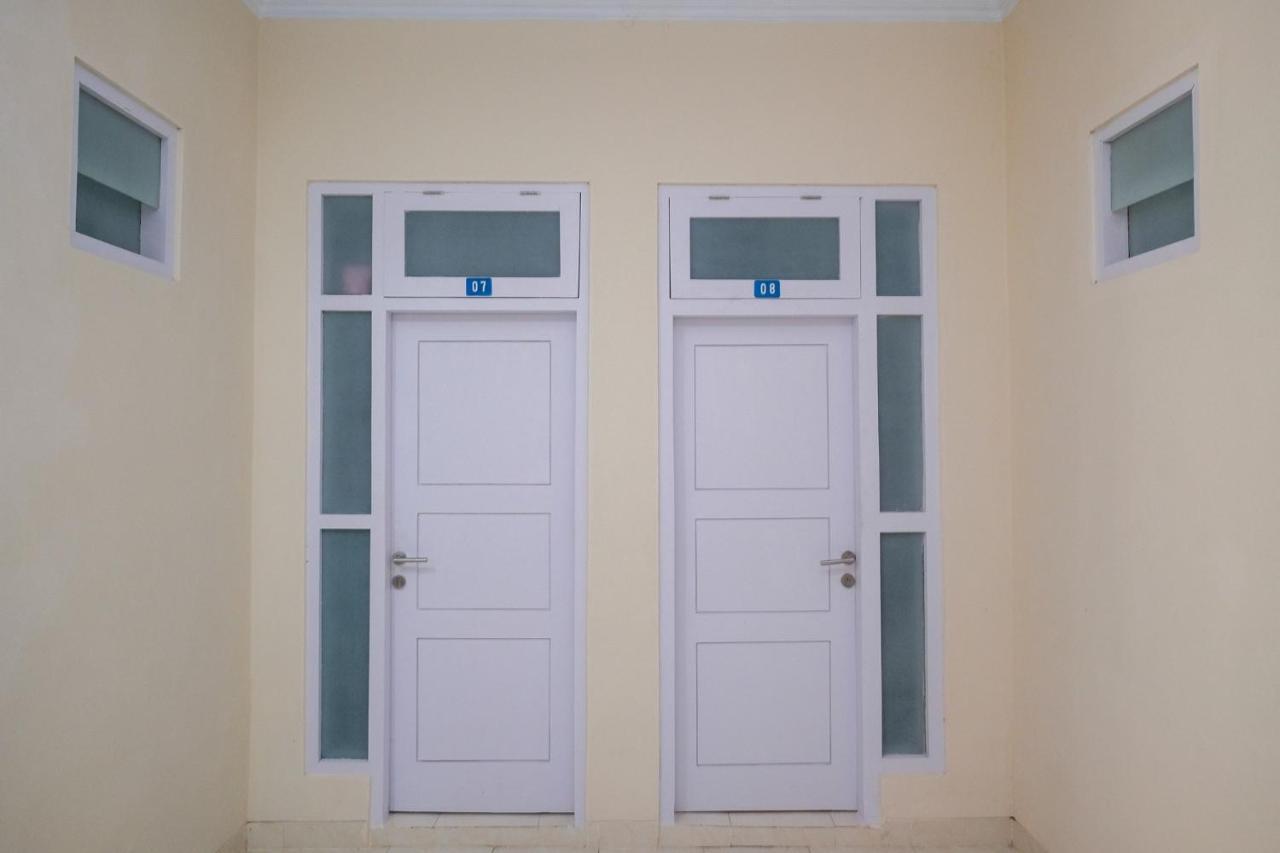 Reddoorz Syariah Near Universitas Mercu Buana Kampus 2 Yogyakarta Kejayan Exterior foto